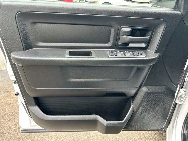 RAM 1500 Classic Tradesman 4x2 Crew Cab 6'4" Box 2023