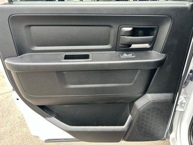 RAM 1500 Classic Tradesman 4x2 Crew Cab 6'4" Box 2023