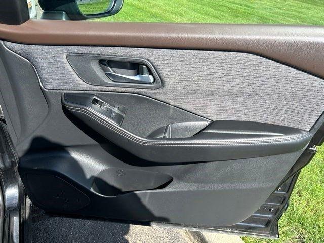 Nissan Rogue  2021