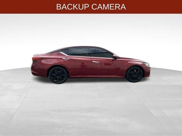 Nissan Altima  2021