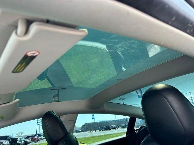 Tesla Model 3  2023