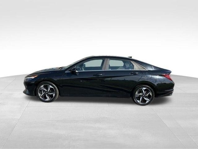 Hyundai Elantra  2022