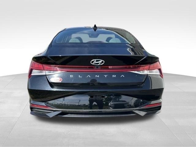 Hyundai Elantra  2022