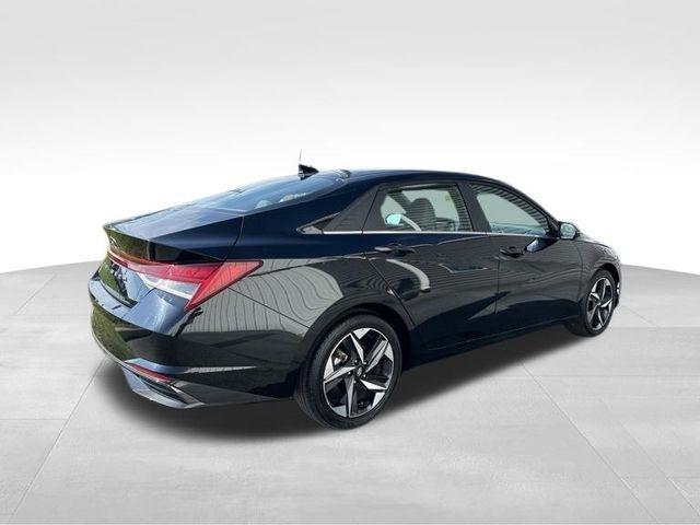 Hyundai Elantra  2022