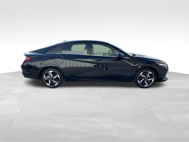 Hyundai Elantra  2022