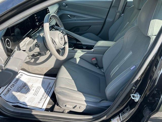 Hyundai Elantra  2022
