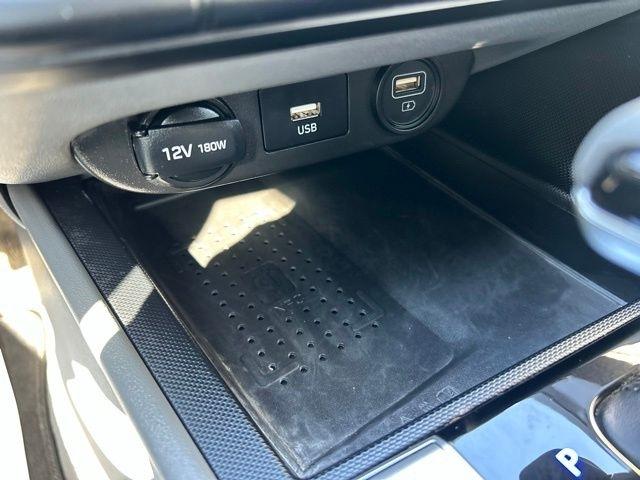Hyundai Elantra  2022