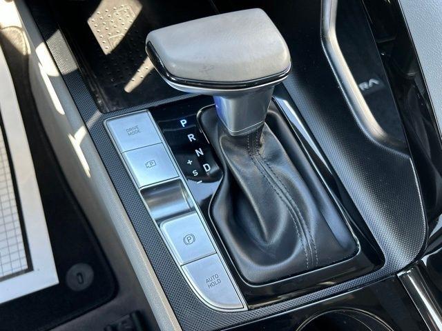 Hyundai Elantra  2022