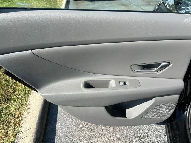 Hyundai Elantra  2022