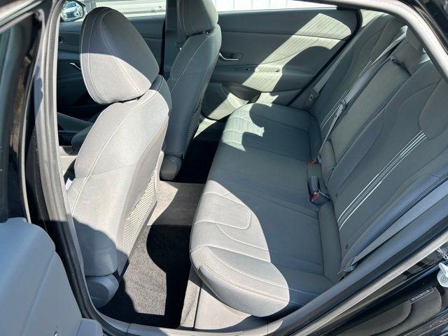 Hyundai Elantra  2022