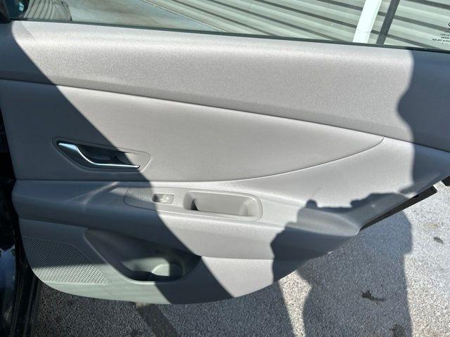 Hyundai Elantra  2022