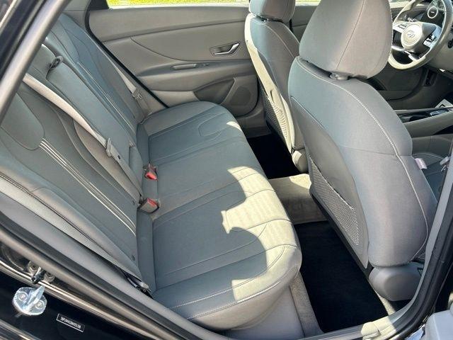 Hyundai Elantra  2022