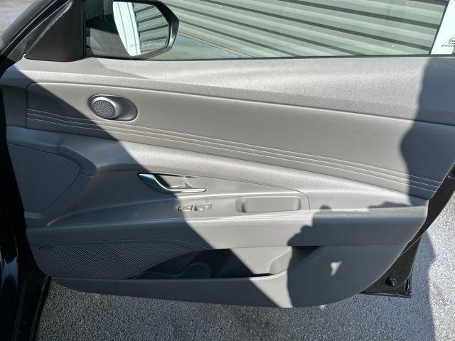 Hyundai Elantra  2022