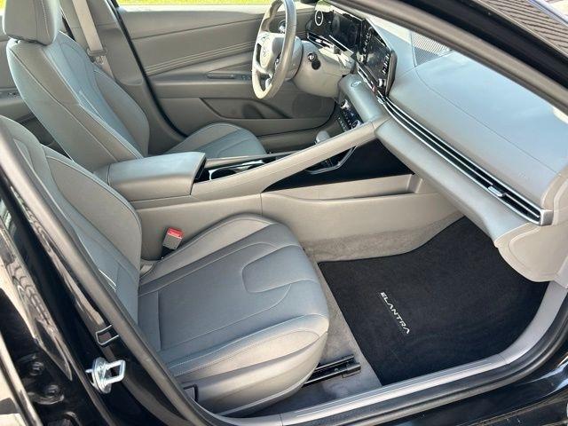 Hyundai Elantra  2022