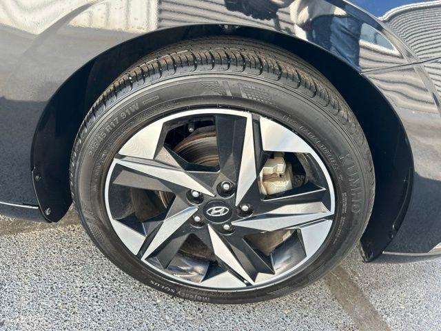 Hyundai Elantra  2022