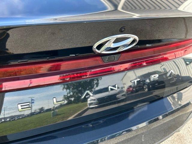 Hyundai Elantra  2022