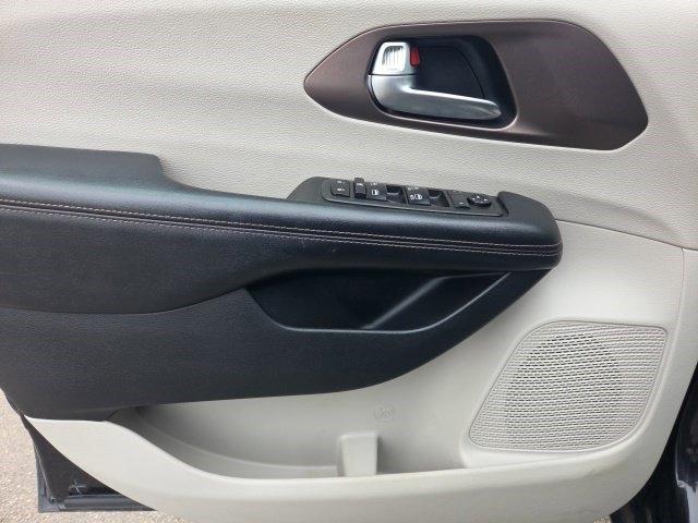 Chrysler Pacifica Touring L FWD 2019