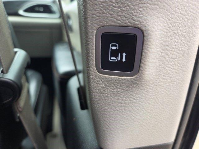 Chrysler Pacifica Touring L FWD 2019