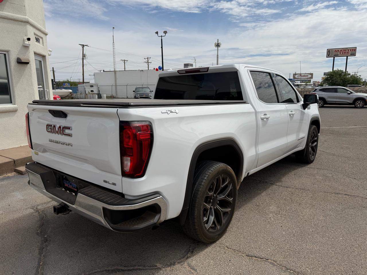 GMC Sierra 1500 4WD Crew Cab 147" SLE 2020