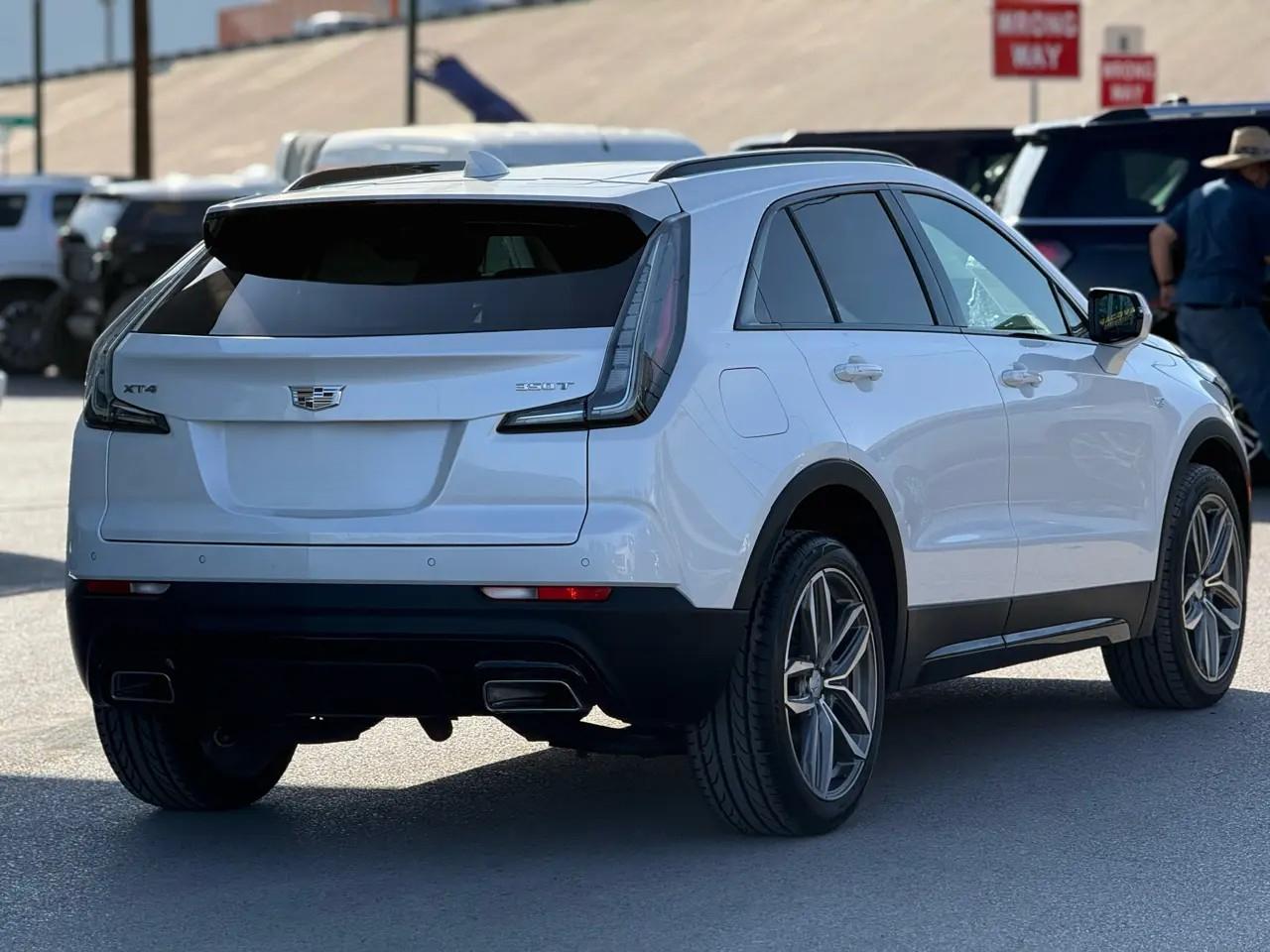 Cadillac XT4 FWD 4dr Sport 2023
