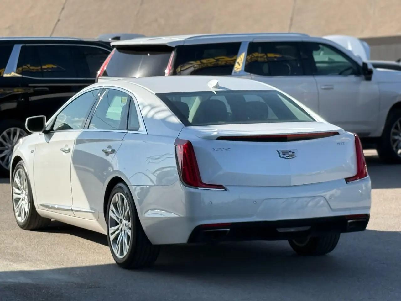 Cadillac XTS 4dr Sdn Luxury FWD 2019