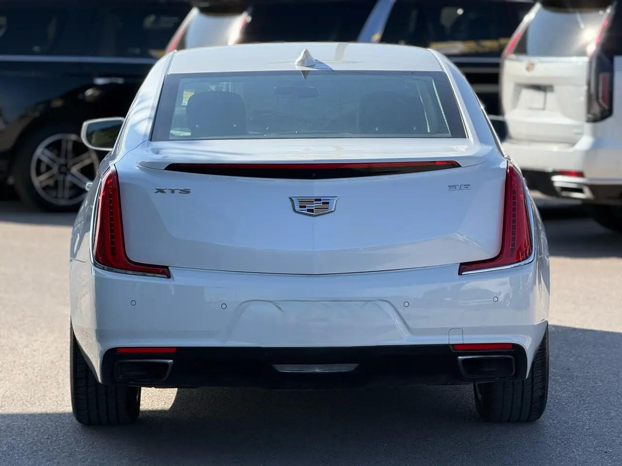 Cadillac XTS 4dr Sdn Luxury FWD 2019