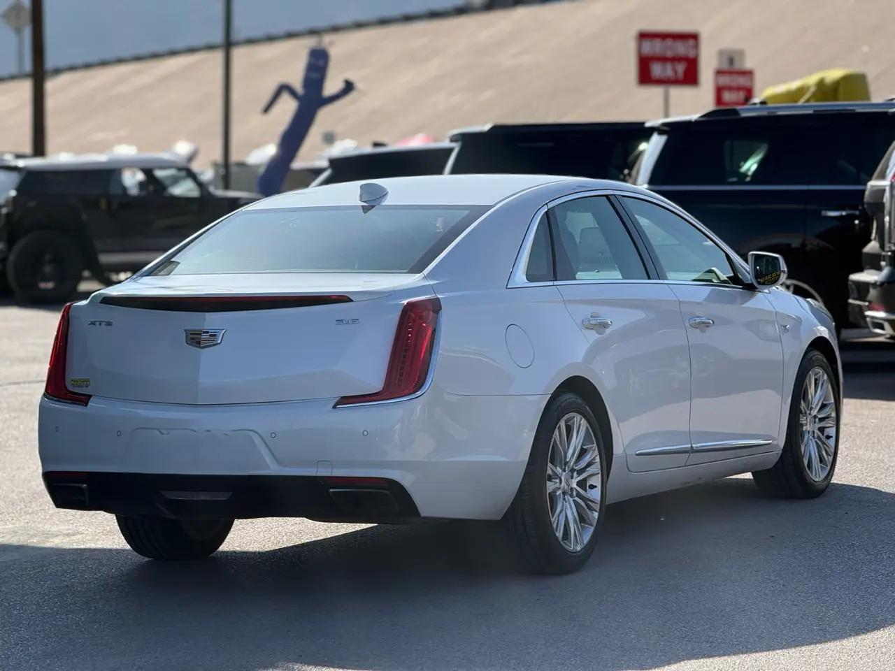 Cadillac XTS 4dr Sdn Luxury FWD 2019