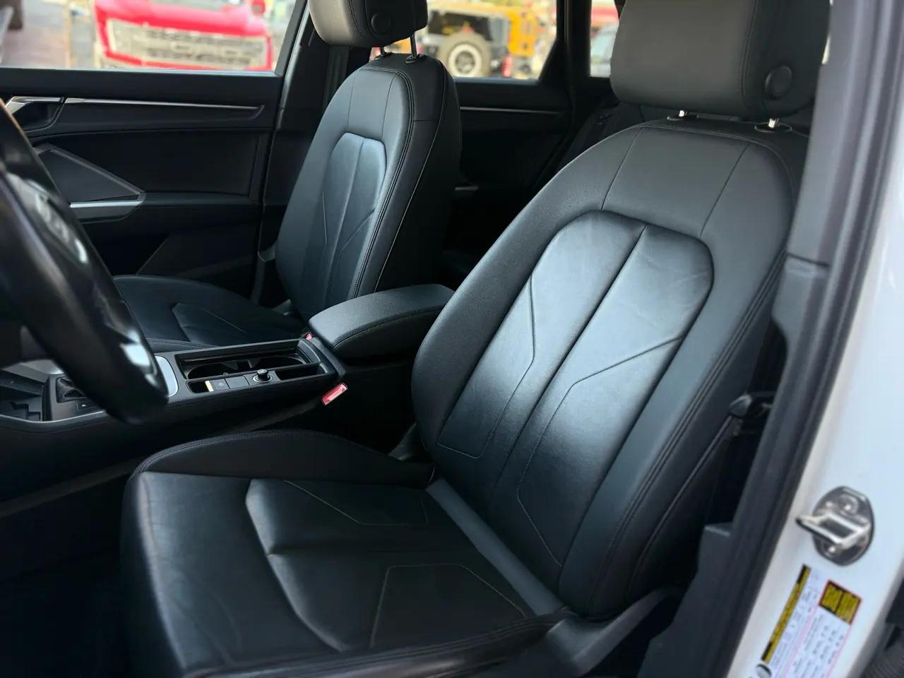 Audi Q3 S line Premium 45 TFSI quattro 2024