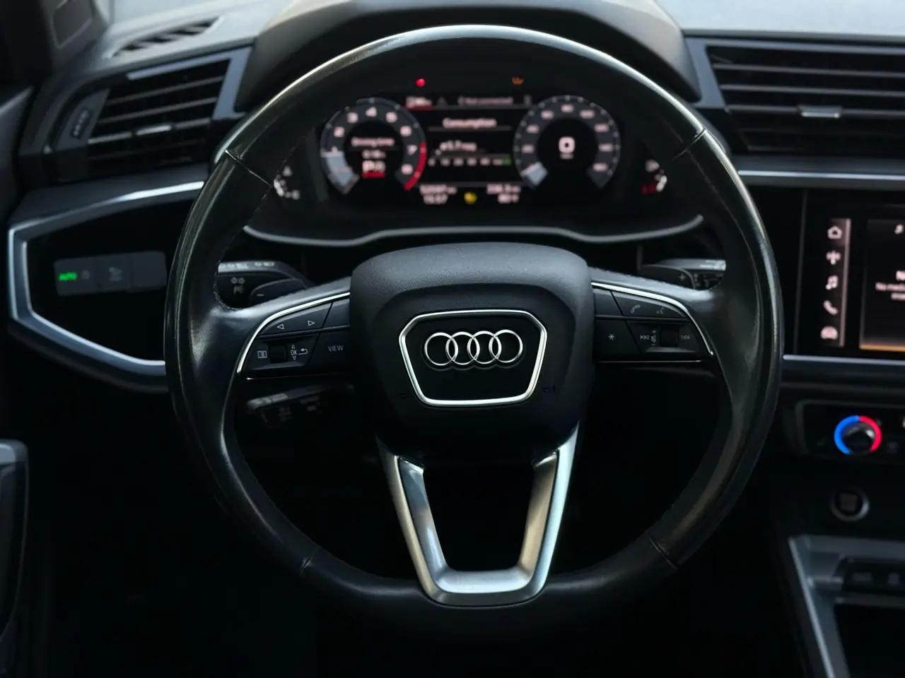 Audi Q3 S line Premium 45 TFSI quattro 2024