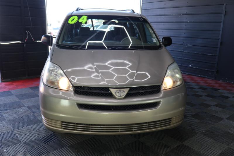 2004 Toyota Sienna LE CE photo 2