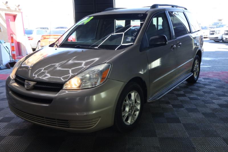 2004 Toyota Sienna LE CE photo 3