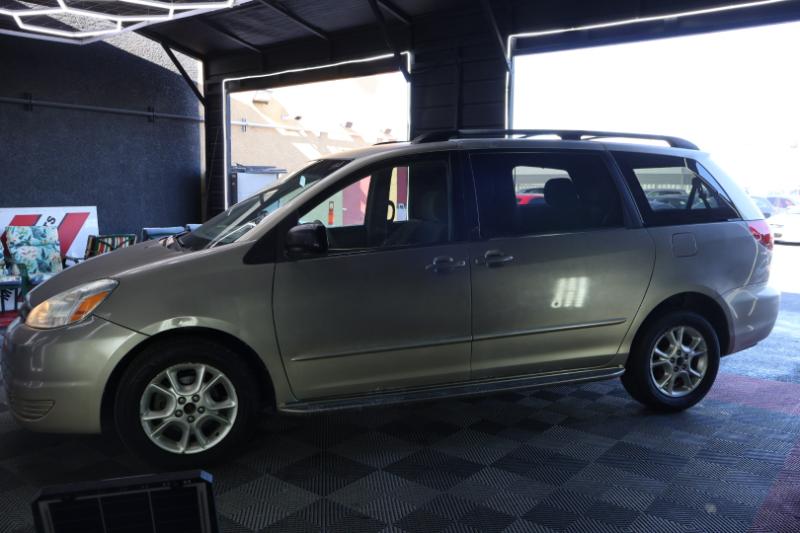 2004 Toyota Sienna LE CE photo 4