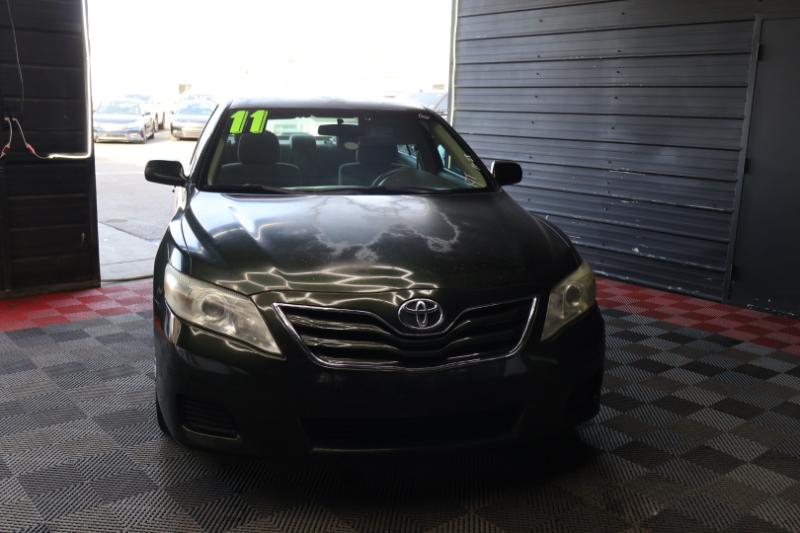 Toyota Camry Base 6-Spd AT 2011