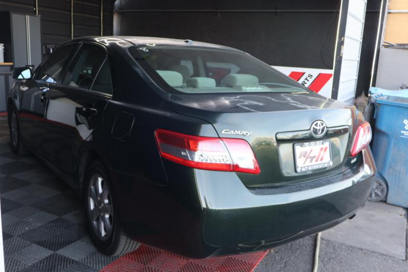 Toyota Camry Base 6-Spd AT 2011