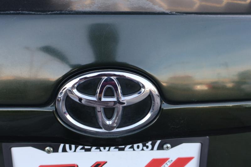 Toyota Camry Base 6-Spd AT 2011