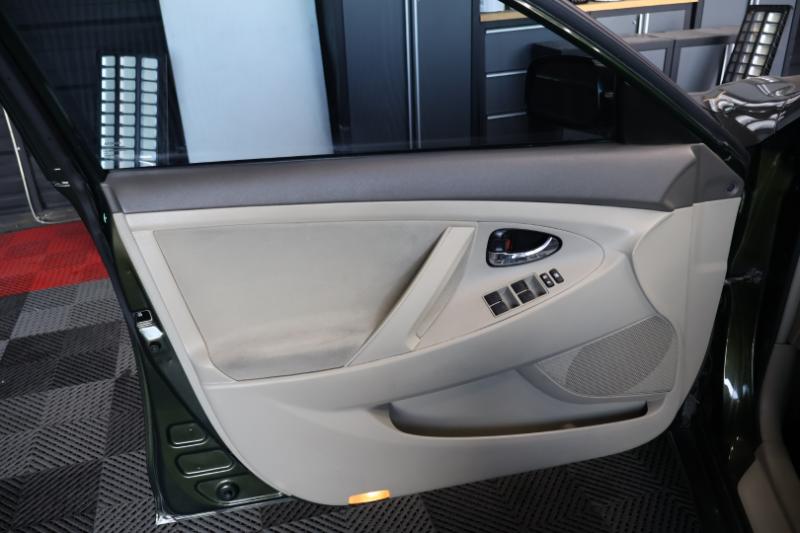 Toyota Camry Base 6-Spd AT 2011