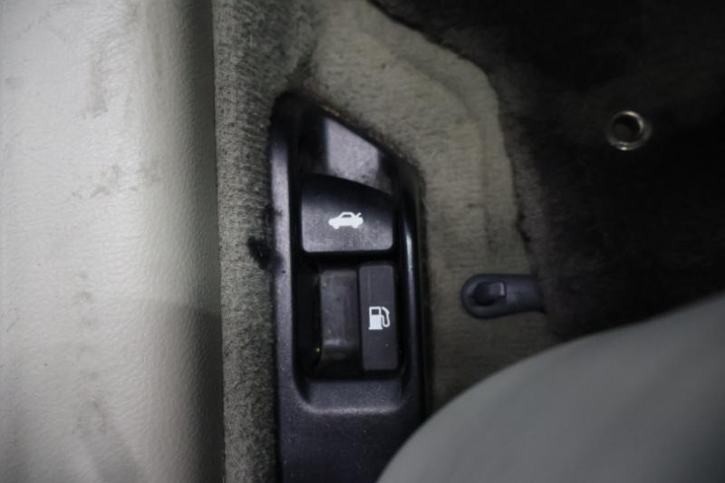 Toyota Camry Base 6-Spd AT 2011