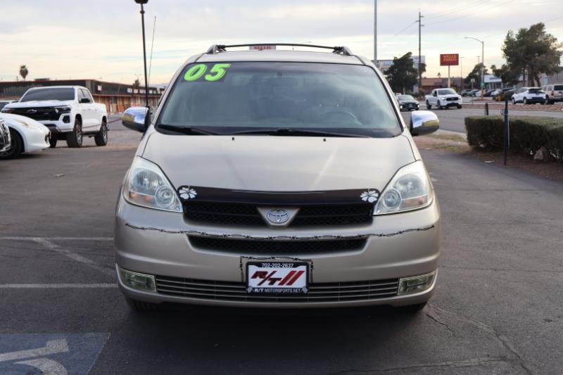 Toyota Sienna LE - 7 Passenger Seating 2005