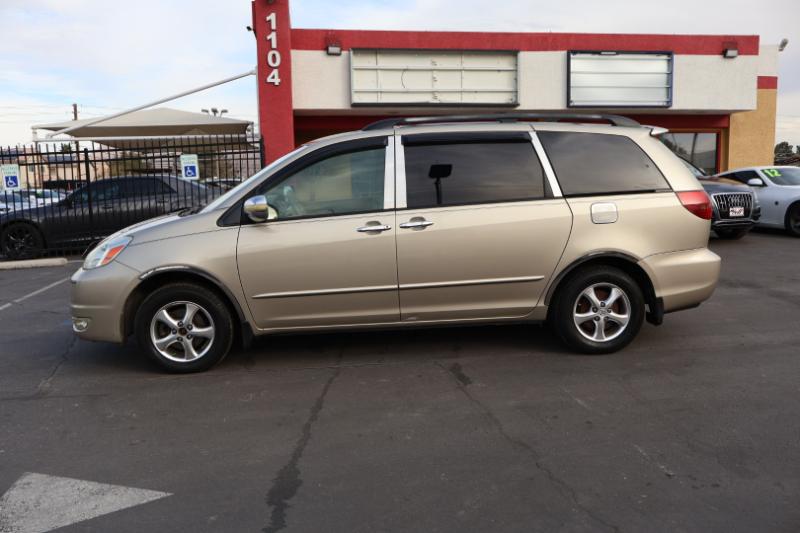 Toyota Sienna LE - 7 Passenger Seating 2005
