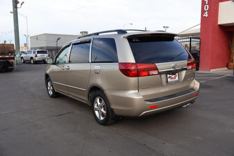 Toyota Sienna LE - 7 Passenger Seating 2005