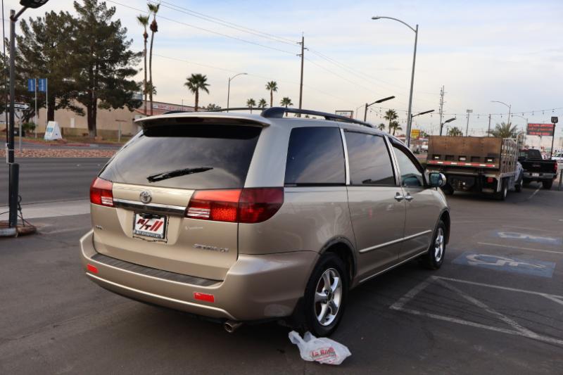 Toyota Sienna LE - 7 Passenger Seating 2005