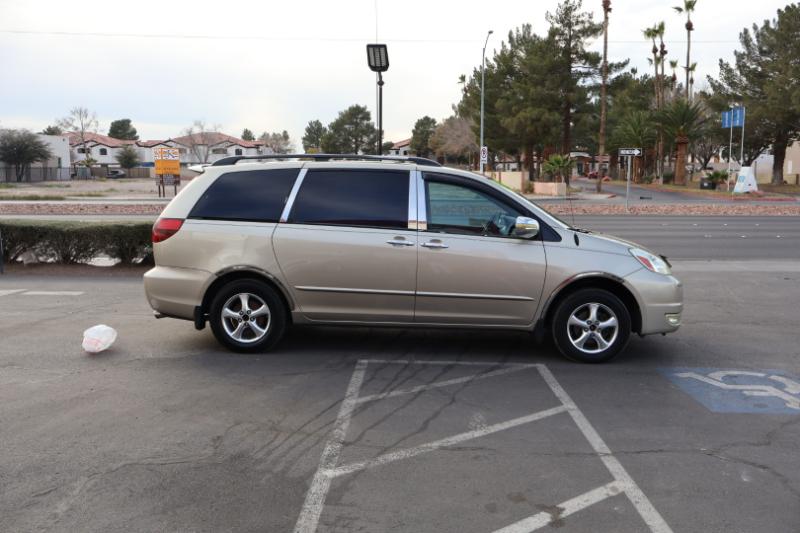 Toyota Sienna LE - 7 Passenger Seating 2005