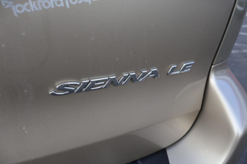 Toyota Sienna LE - 7 Passenger Seating 2005