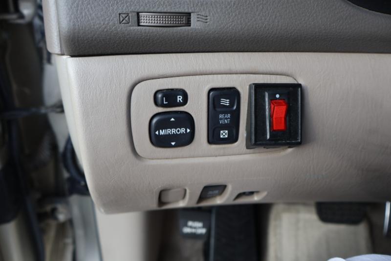 Toyota Sienna LE - 7 Passenger Seating 2005