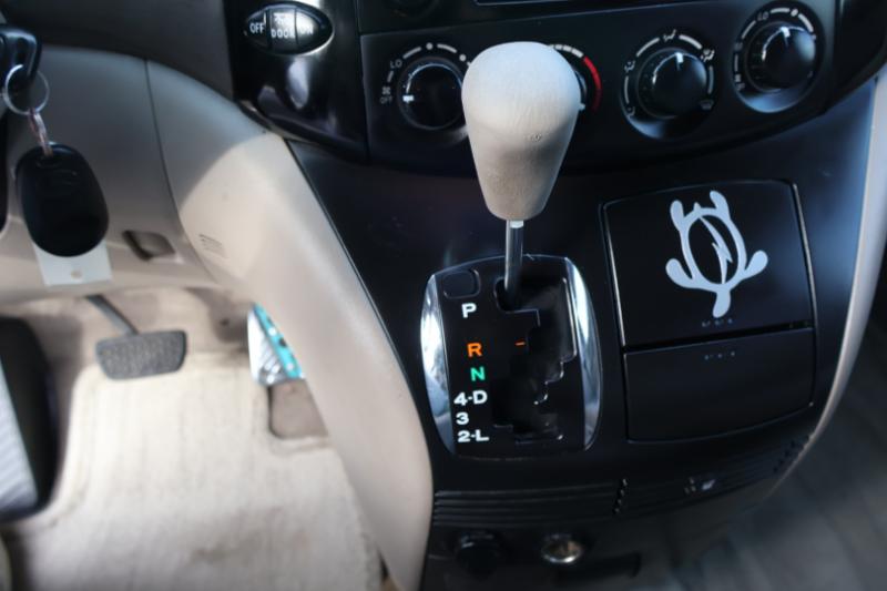 Toyota Sienna LE - 7 Passenger Seating 2005