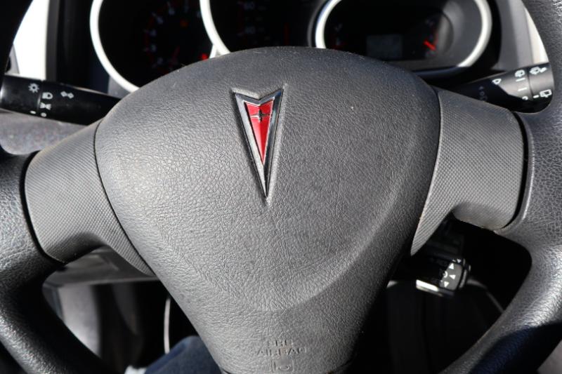 Pontiac Vibe 4dr HB FWD 2009