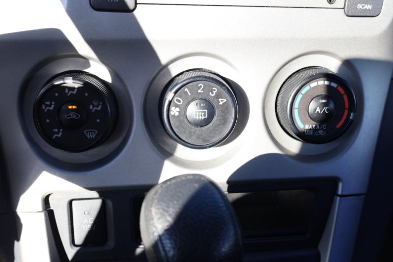 Pontiac Vibe 4dr HB FWD 2009