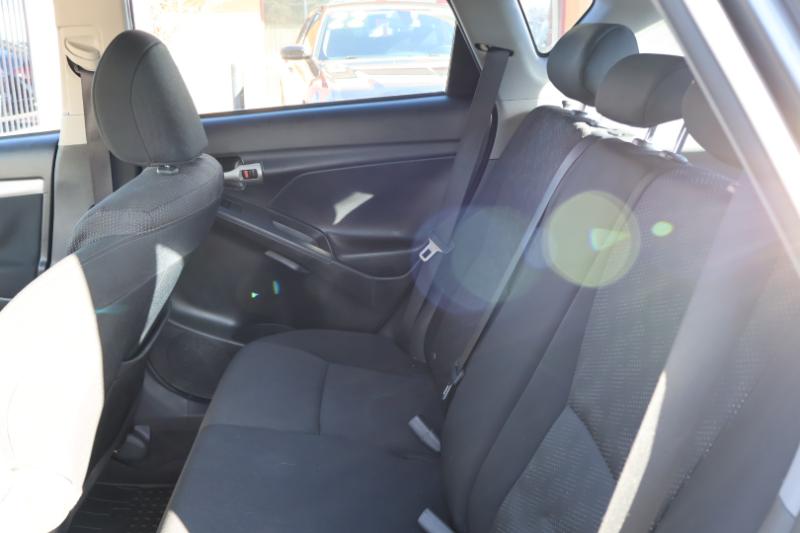 Pontiac Vibe 4dr HB FWD 2009