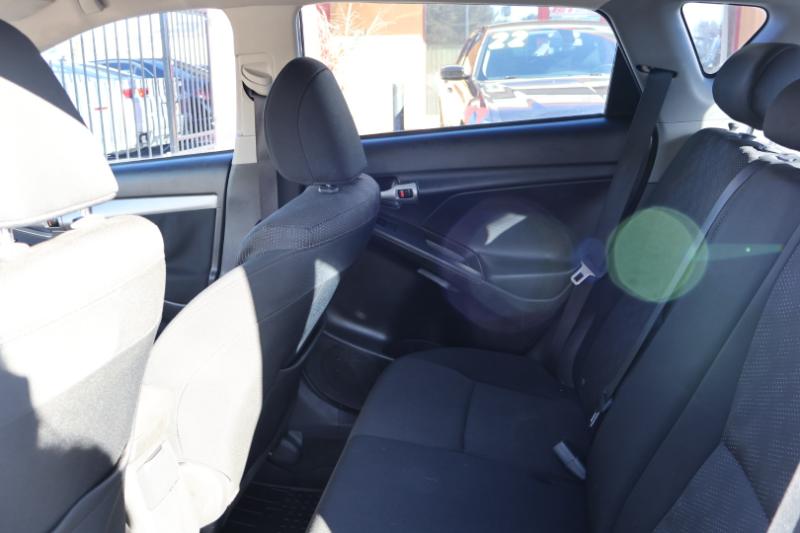 Pontiac Vibe 4dr HB FWD 2009