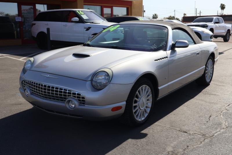 Ford Thunderbird Deluxe 2004